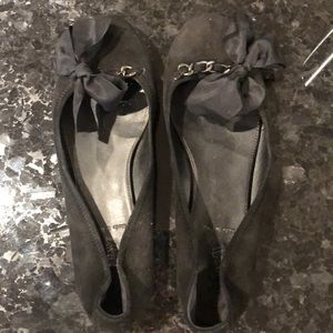 Jcrew suede sz8 flats with chain and bow detail